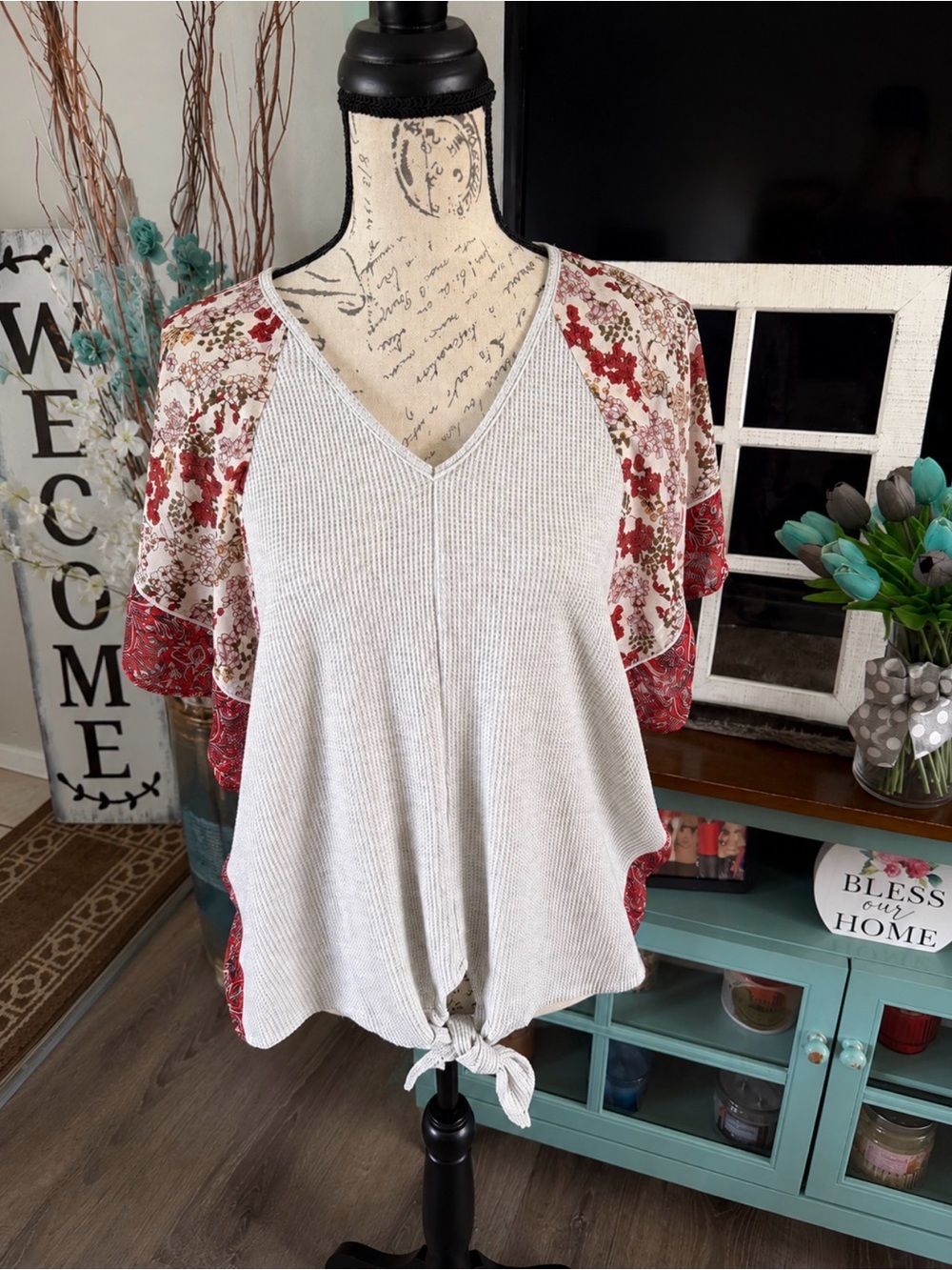 Andthewhy Ivory Knit V-Neck Tunic with Red Floral Raglan Sleeves Small